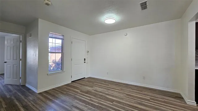 $1,800 | 903 West Congress Street, Denton, TX 76201