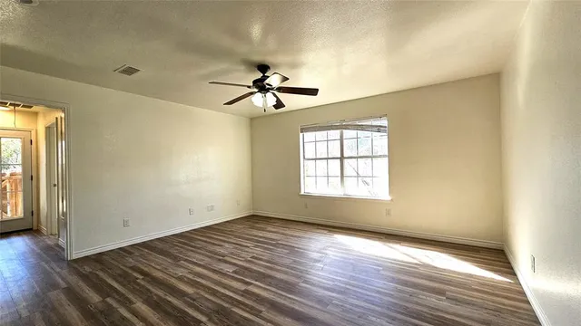 $1,800 | 903 West Congress Street, Denton, TX 76201