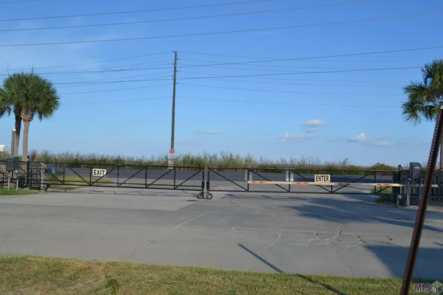 $465,000 | 104 Constantin Drive, Golden Meadow, LA 70357