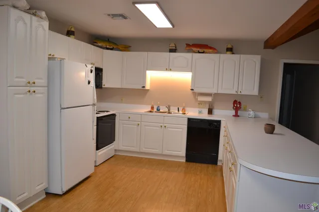 $465,000 | 104 Constantin Drive, Golden Meadow, LA 70357