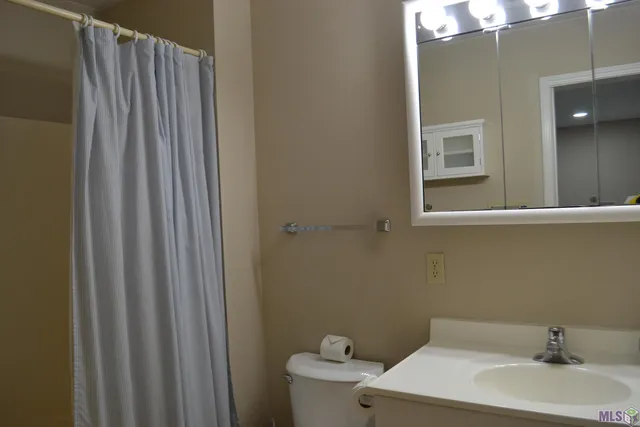 $465,000 | 104 Constantin Drive, Golden Meadow, LA 70357