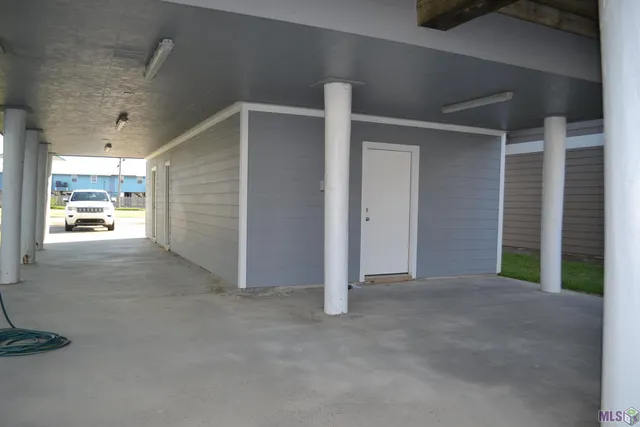 $465,000 | 104 Constantin Drive, Golden Meadow, LA 70357