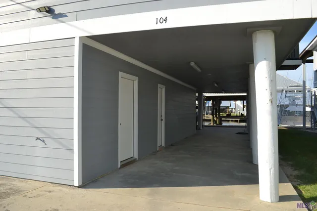 $465,000 | 104 Constantin Drive, Golden Meadow, LA 70357