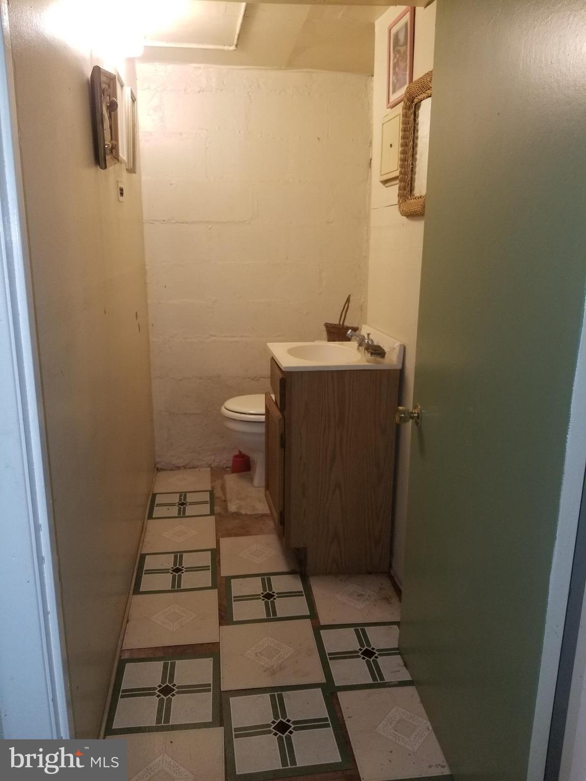 32 Upmanor Road Baltimore, MD 21229 - Photo 4 of 7 Bath