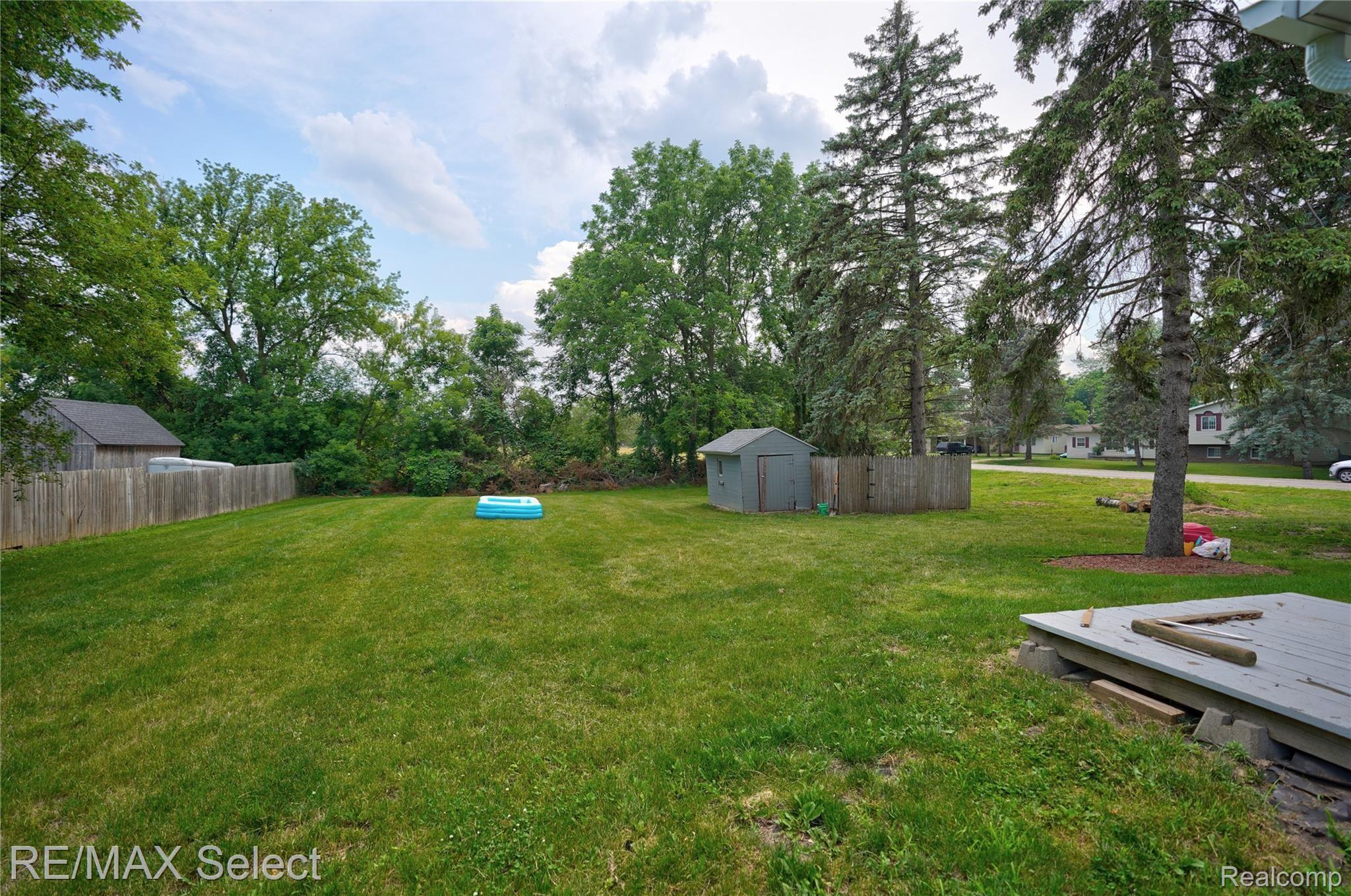 10121 Beecher Rd 24.jpg