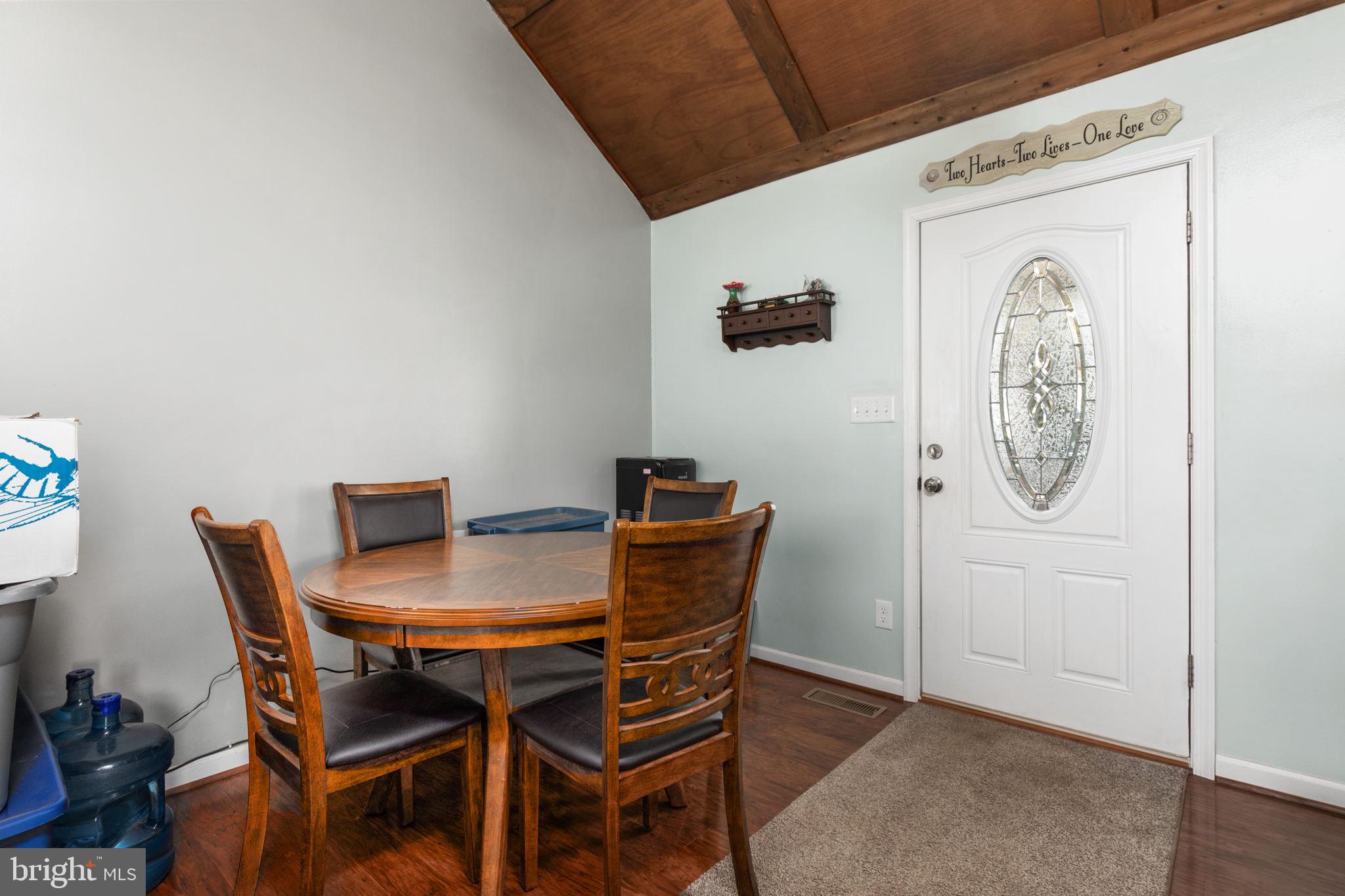149 Holiday Road Cross Junction, VA 22625 - Photo 11 of 30 Dining