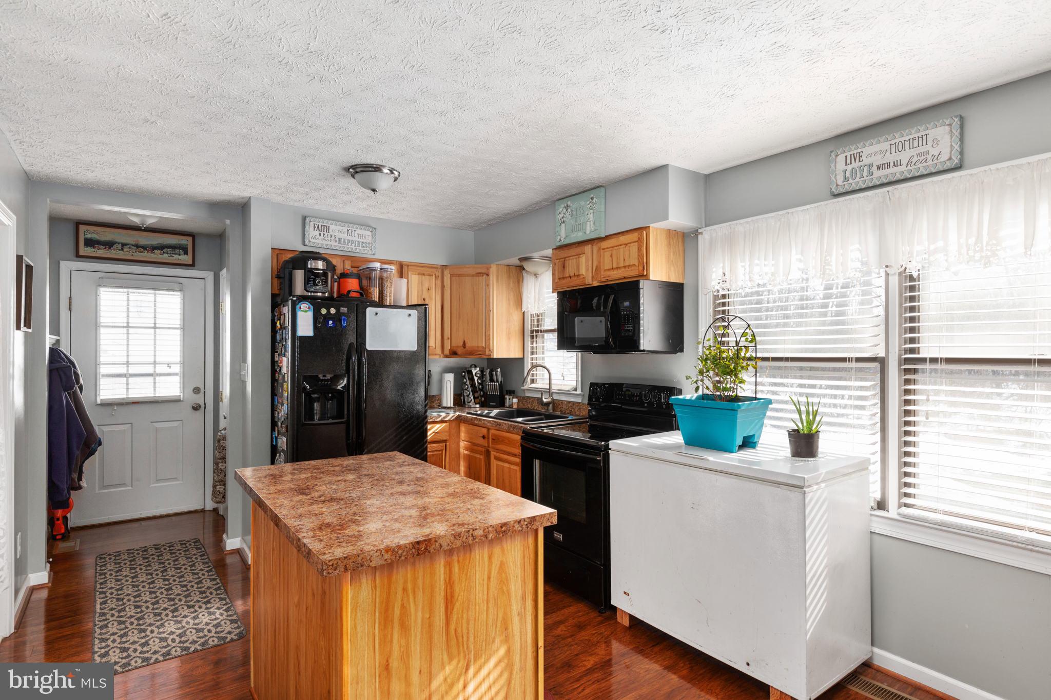 149 Holiday Road Cross Junction, VA 22625 - Photo 12 of 30 Kitchen