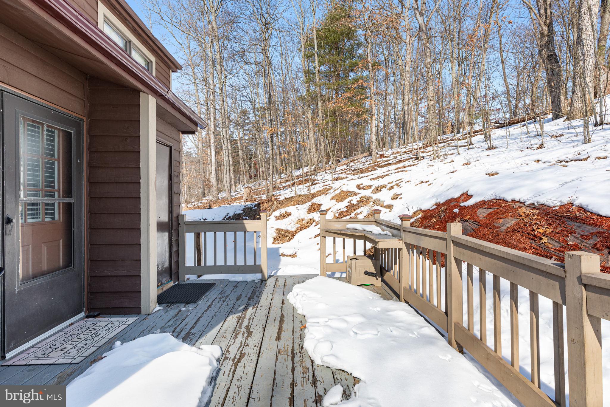149 Holiday Road Cross Junction, VA 22625 - Photo 5 of 30 Nice size back deck