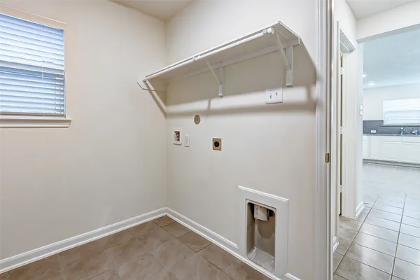 $2,650 | 12451 Buck Sable Lane, Houston, TX 77044