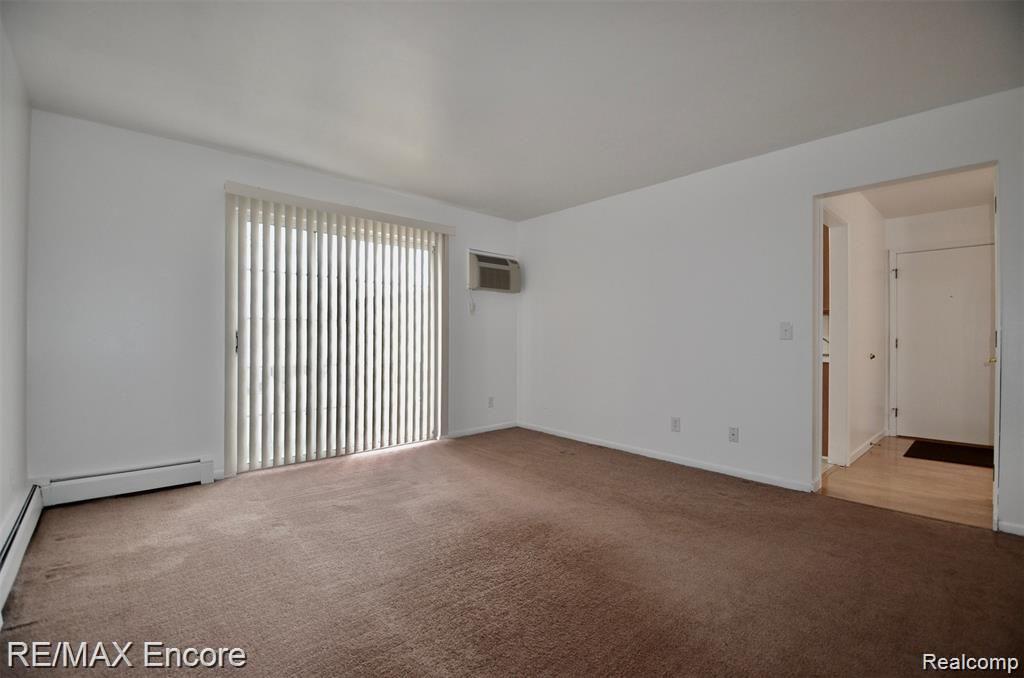 465 Miller Avenue, Unit 106 Rochester, MI 48307 - Photo 5 of 46 Living Room