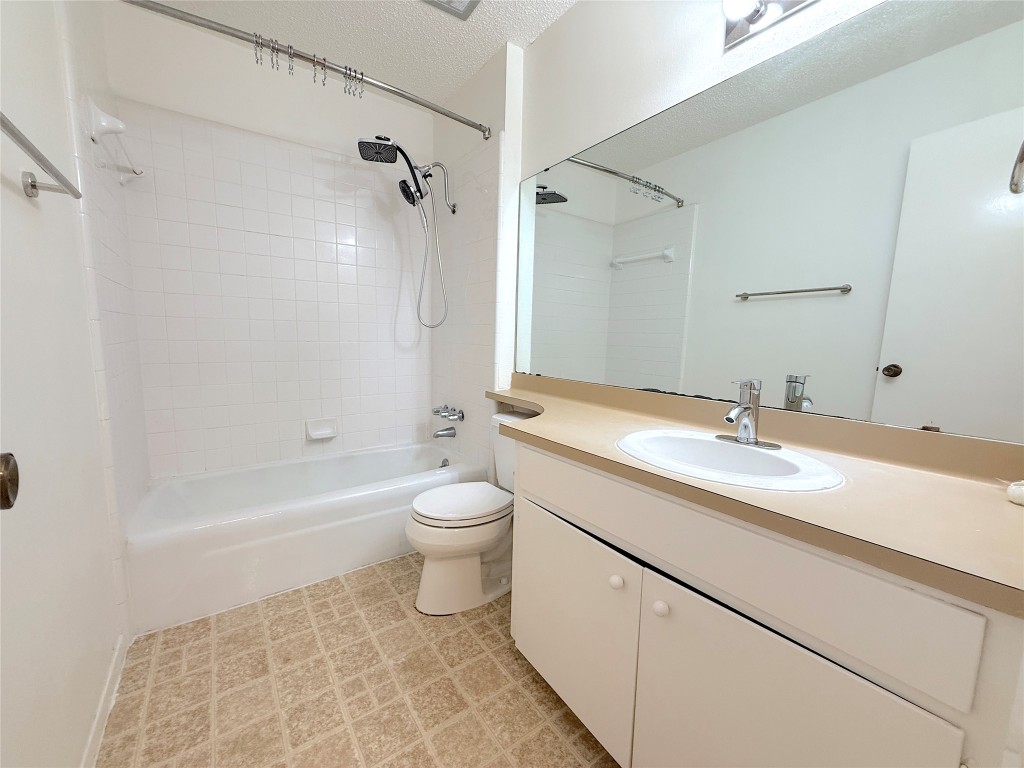 3607 Summit Bend, Unit B Austin, TX 78759 - Photo 21 of 24 a bathroom with a sink a toilet and a bathtub