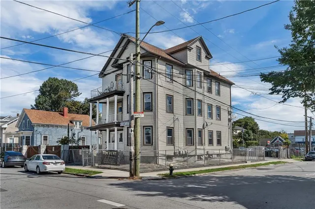 $2,050 | 48 Kenwood Street, Unit 1, Providence, RI 02909