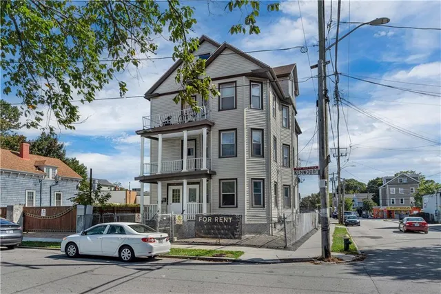 $2,050 | 48 Kenwood Street, Unit 1, Providence, RI 02909