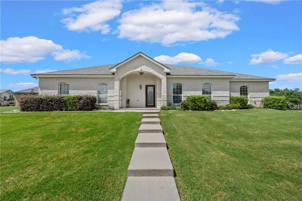 $425,000 | 32 North Shore Circle, Waco, TX 76708