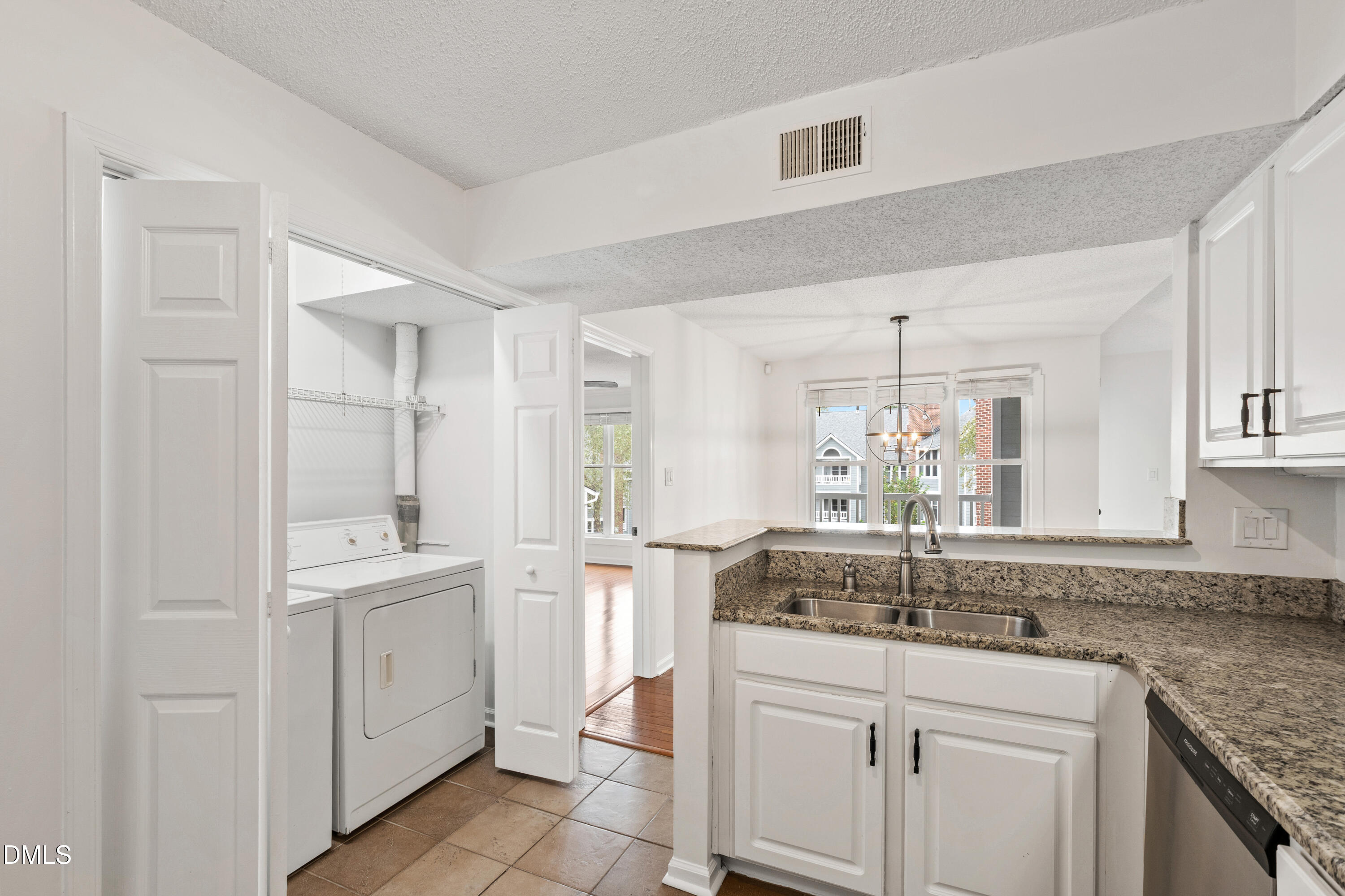 911 Washington Street, Unit 301 Raleigh, NC 27605 - Photo 14 of 54 Washington301-26