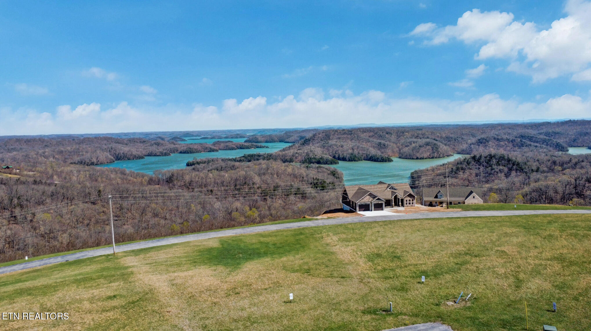 180 Walleye Road Celina, TN 38551 - Photo 3 of 54 Dale Hollow Lake