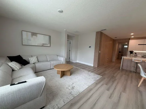 $2,950 | 33412 Country House Drive, Sorrento, FL 32776