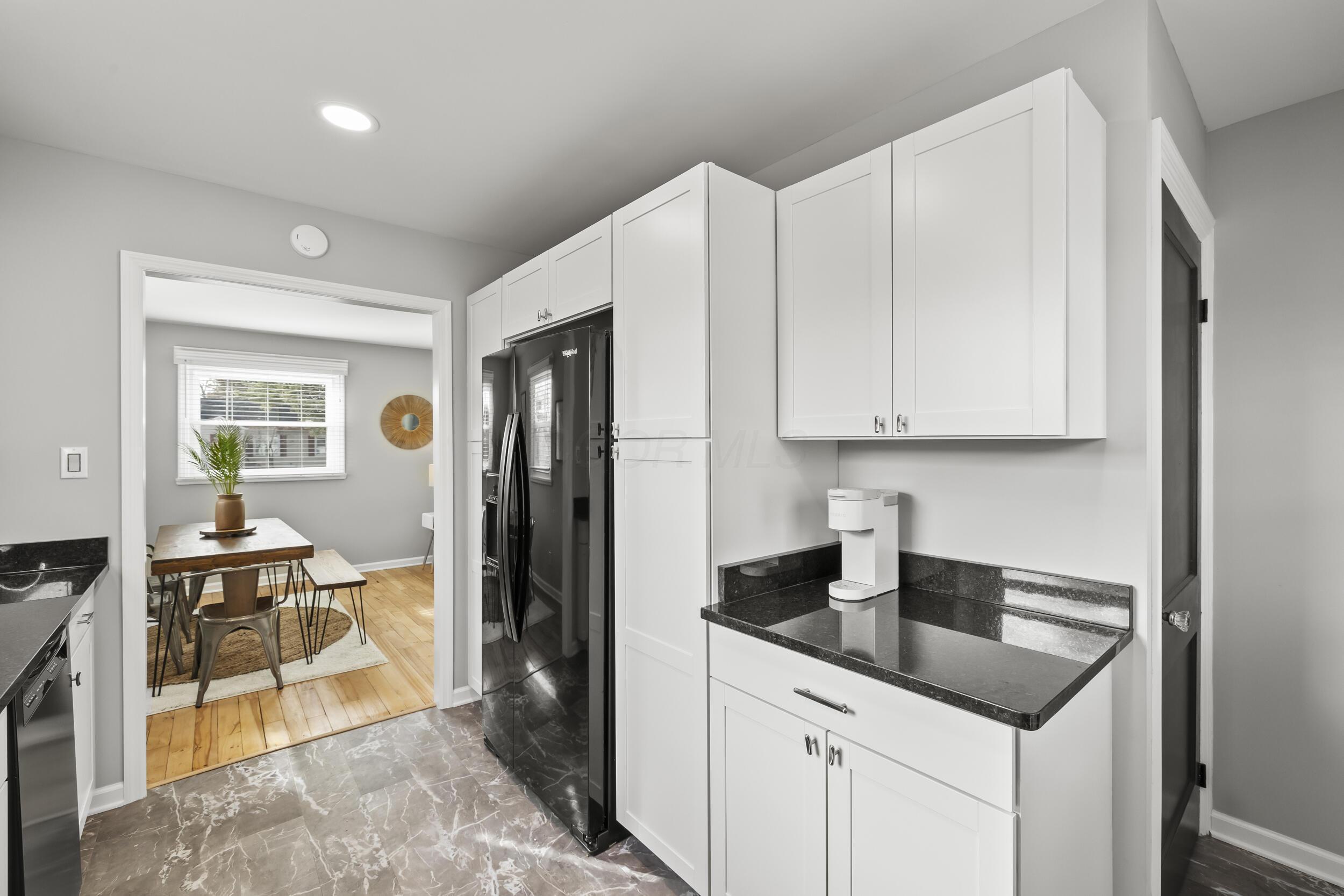 712 Garden Road Columbus, OH 43214 - Photo 6 of 31 20-kitchen