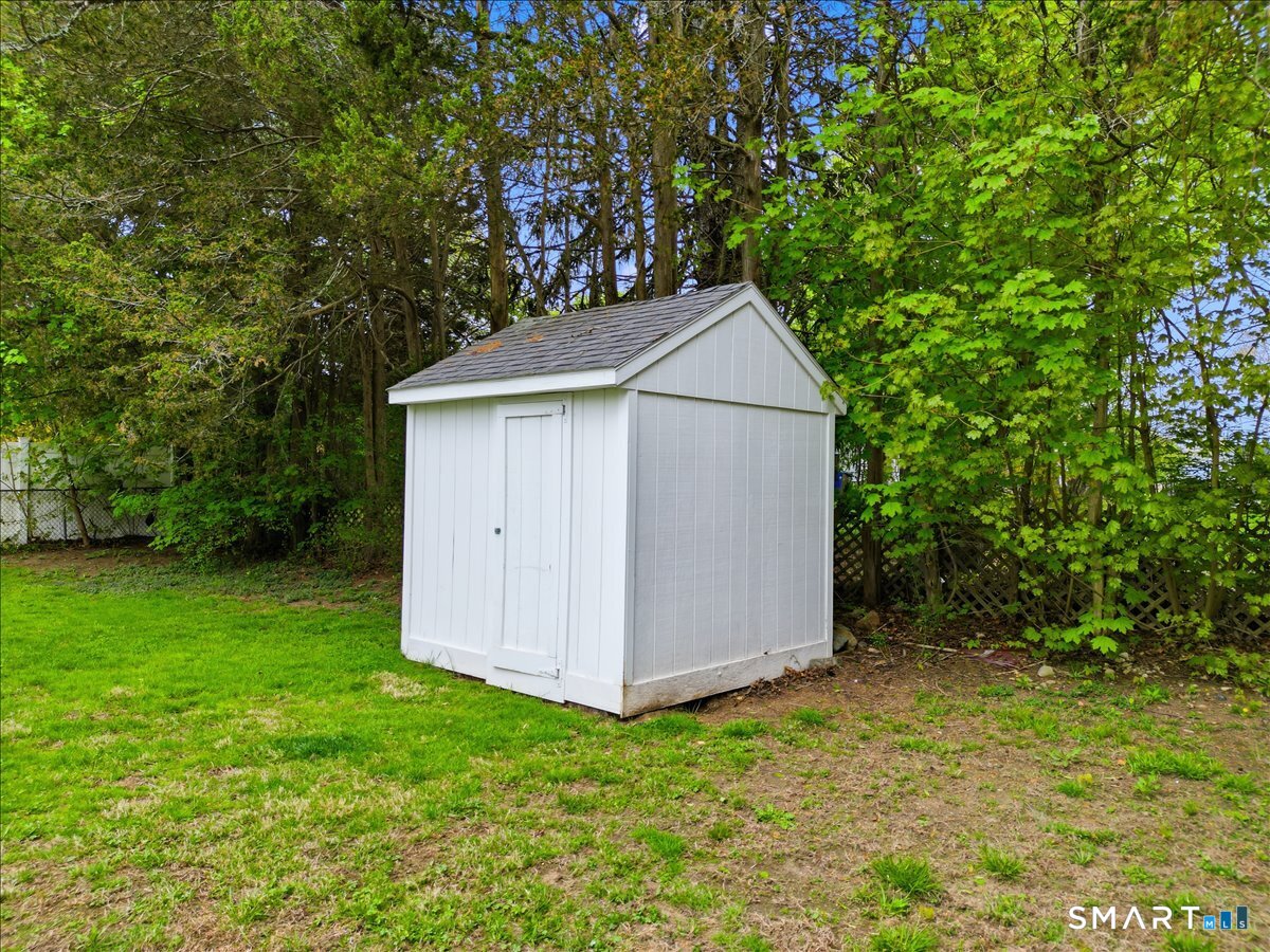 13 Mark Trail Groton, CT 06340 - Photo 6 of 38