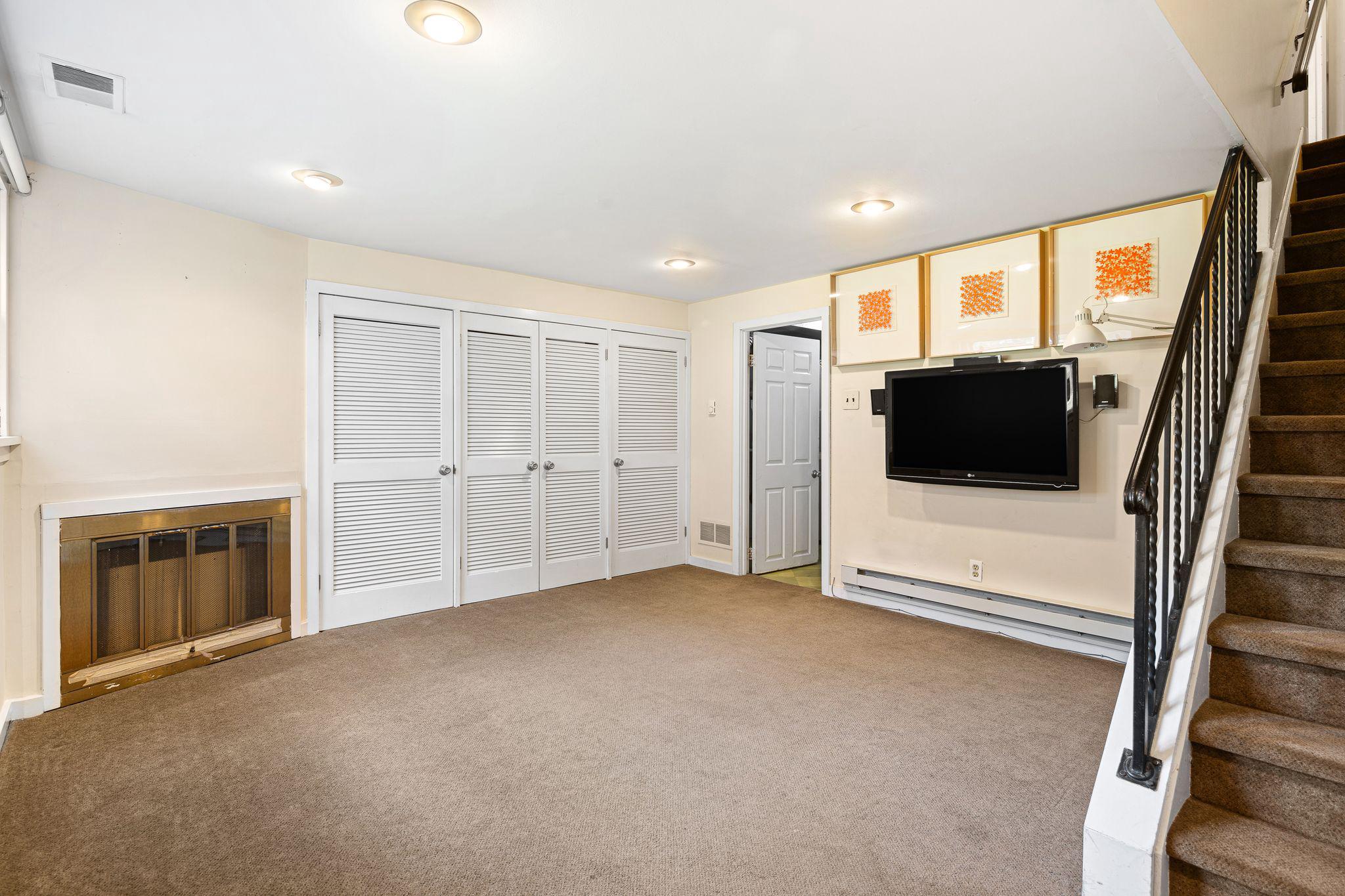 217 Titan Street Philadelphia, PA 19147 - Photo 11 of 27 Den on Ground Level
