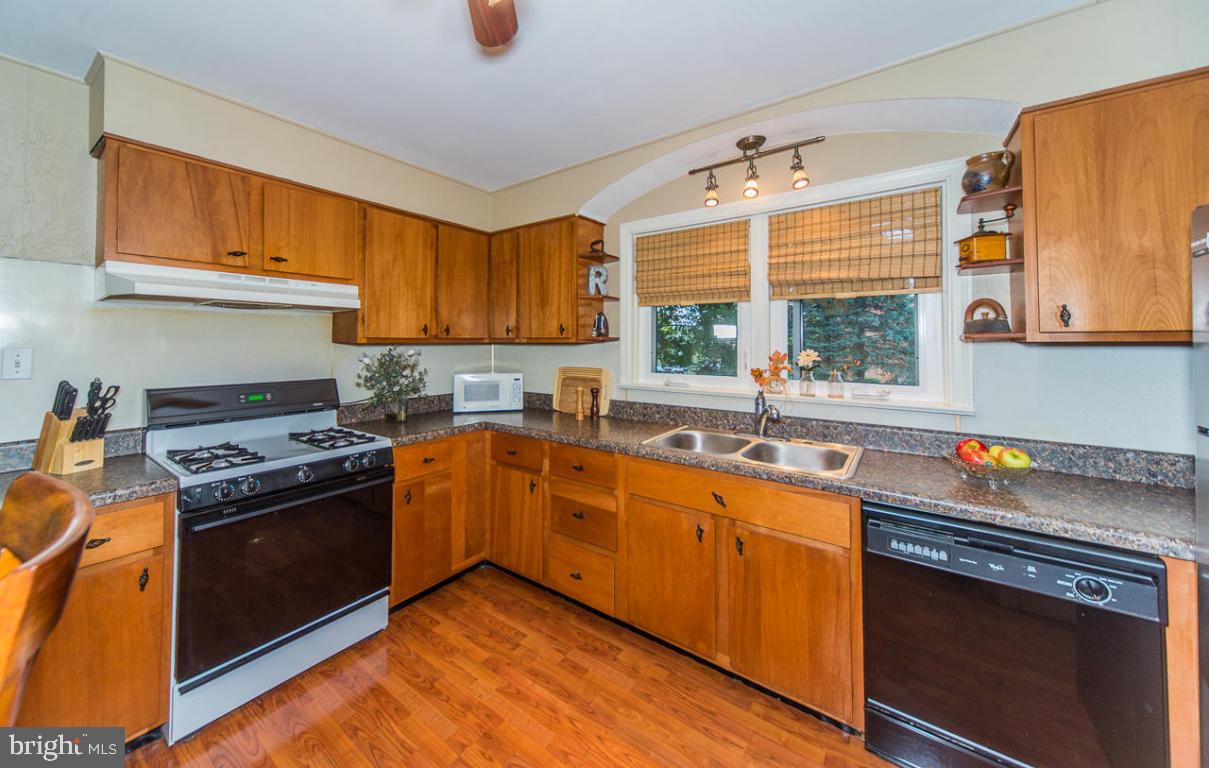 305 Charles Road Lancaster, PA 17603 - Photo 4 of 20 Gallery Image 4