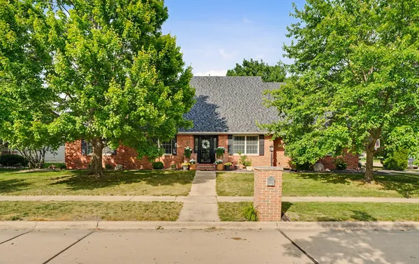 $499,000 | 402 North Beringer Circle, Urbana, IL 61802