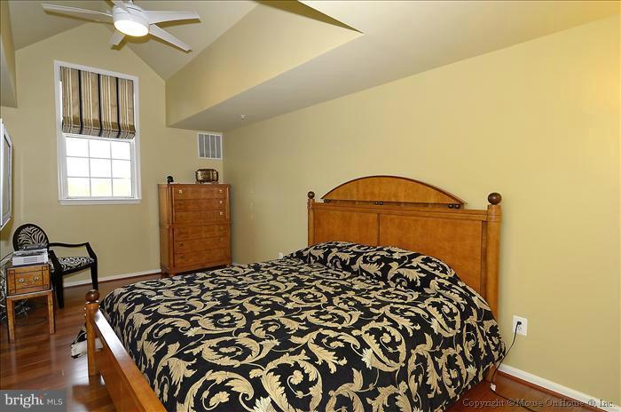 11302 Sundial Court, Unit 903 Reston, VA 20194 - Photo 11 of 15 Bedroom