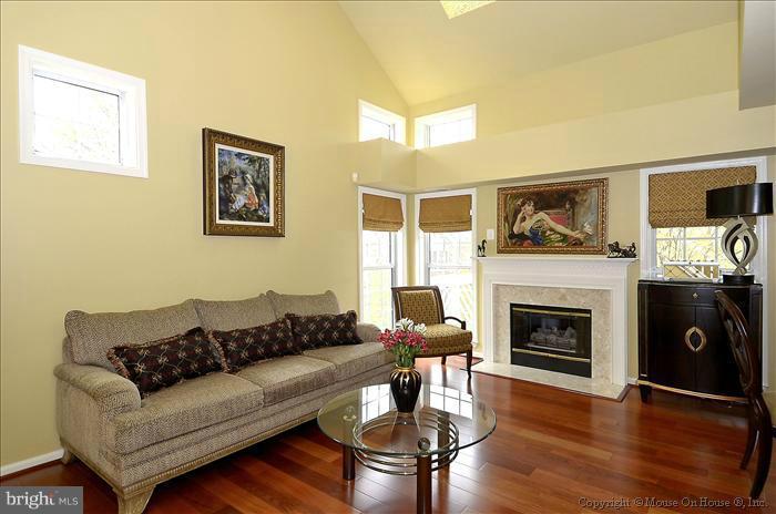 11302 Sundial Court, Unit 903 Reston, VA 20194 - Photo 3 of 15 Living Room