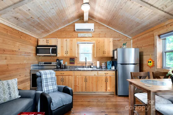 $2,400,000 | 119 Deer Hill Lane, Weaverville, NC 28787