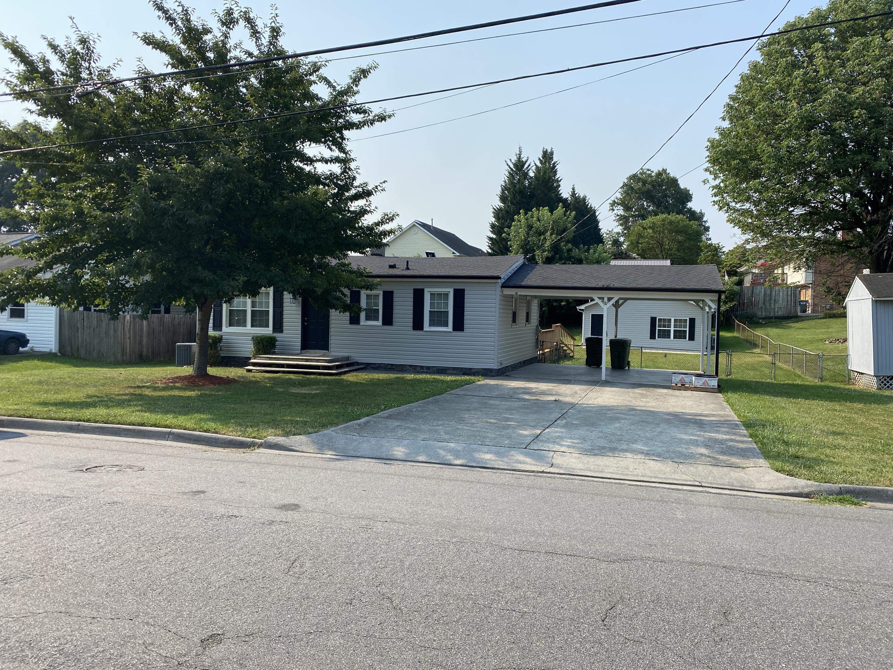 1917 Burma Road Salem, VA 24153 - Photo 1 of 23 Front of house