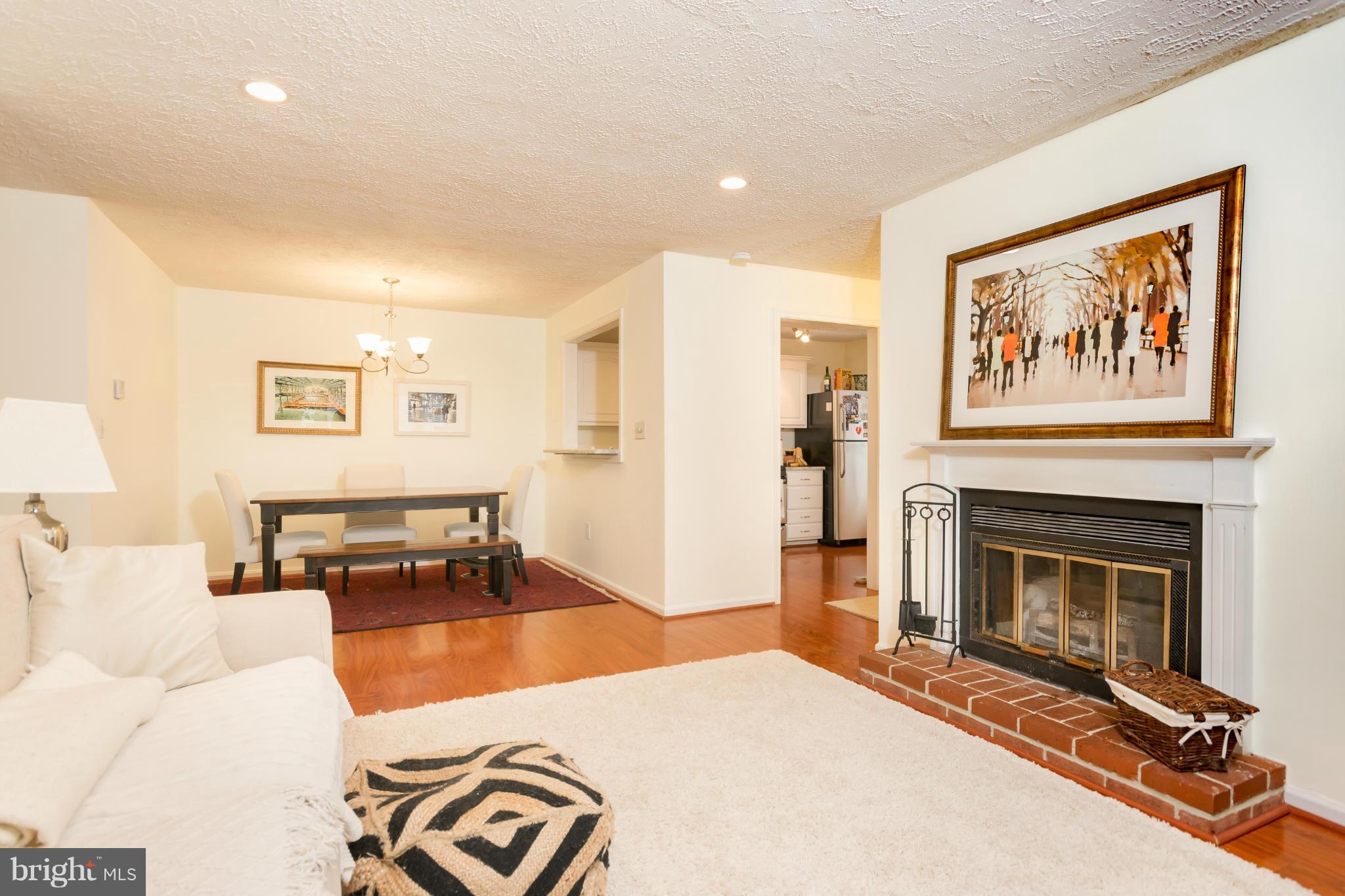 2235 Hunter's Run Drive, Unit 2235 Reston, VA 20191 - Photo 5 of 14 Living Room