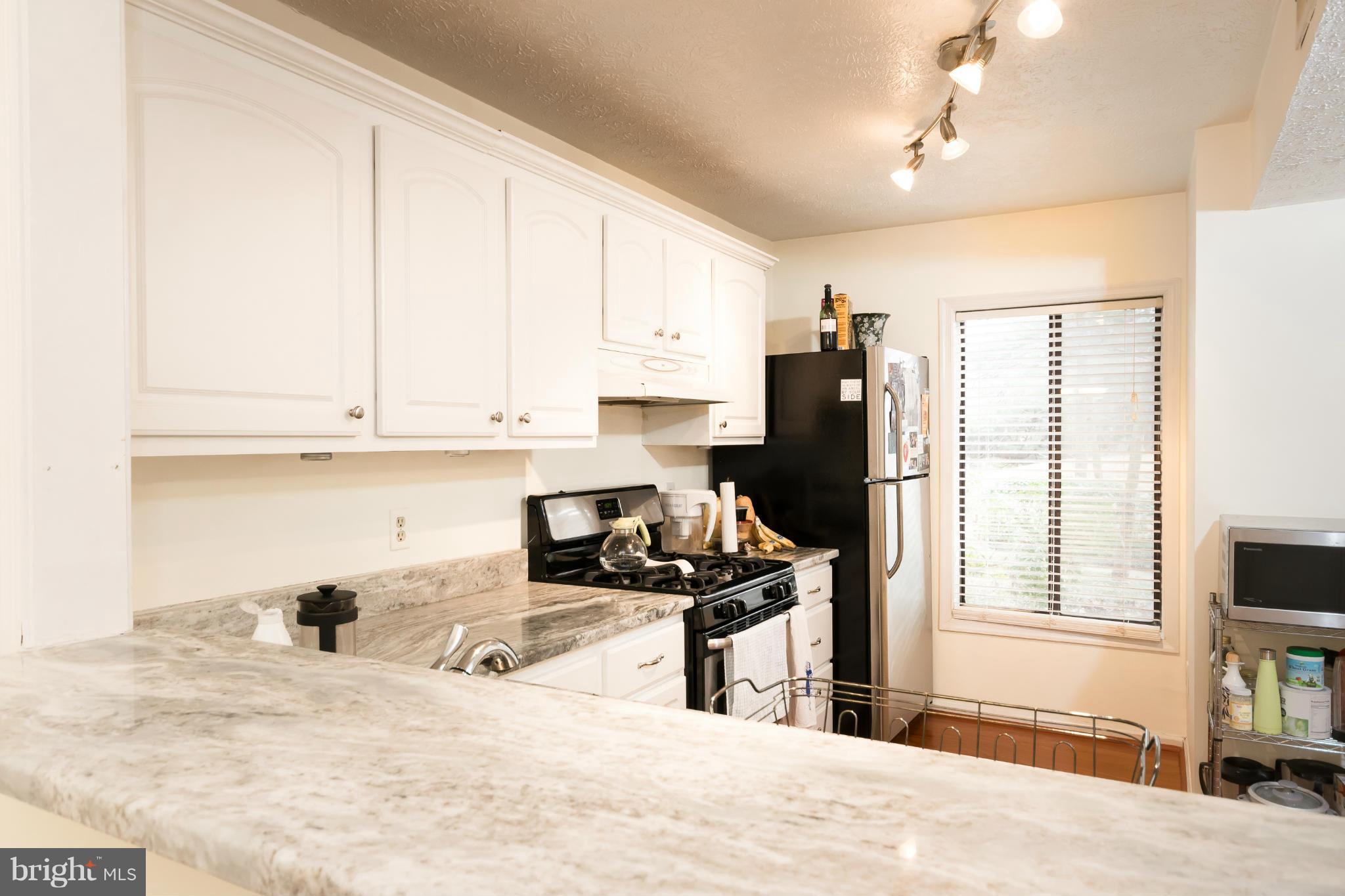 2235 Hunter's Run Drive, Unit 2235 Reston, VA 20191 - Photo 8 of 14 Kitchen