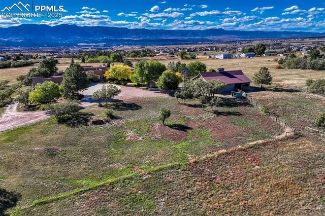 a view of a outdoor space