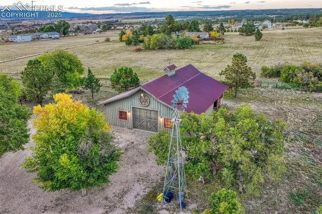 an aerial view of a house with outdoor space and lake view