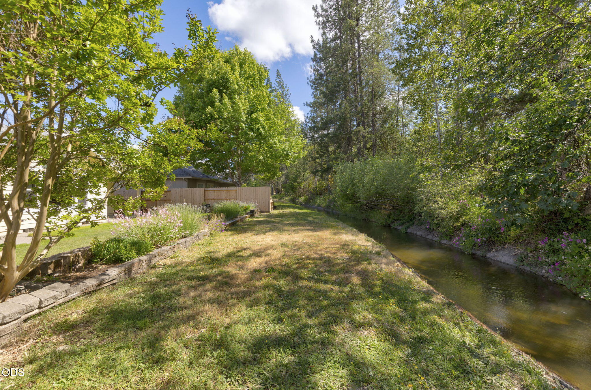 2738 Trinity Way Grants Pass, OR 97527 - Photo 35 of 42
