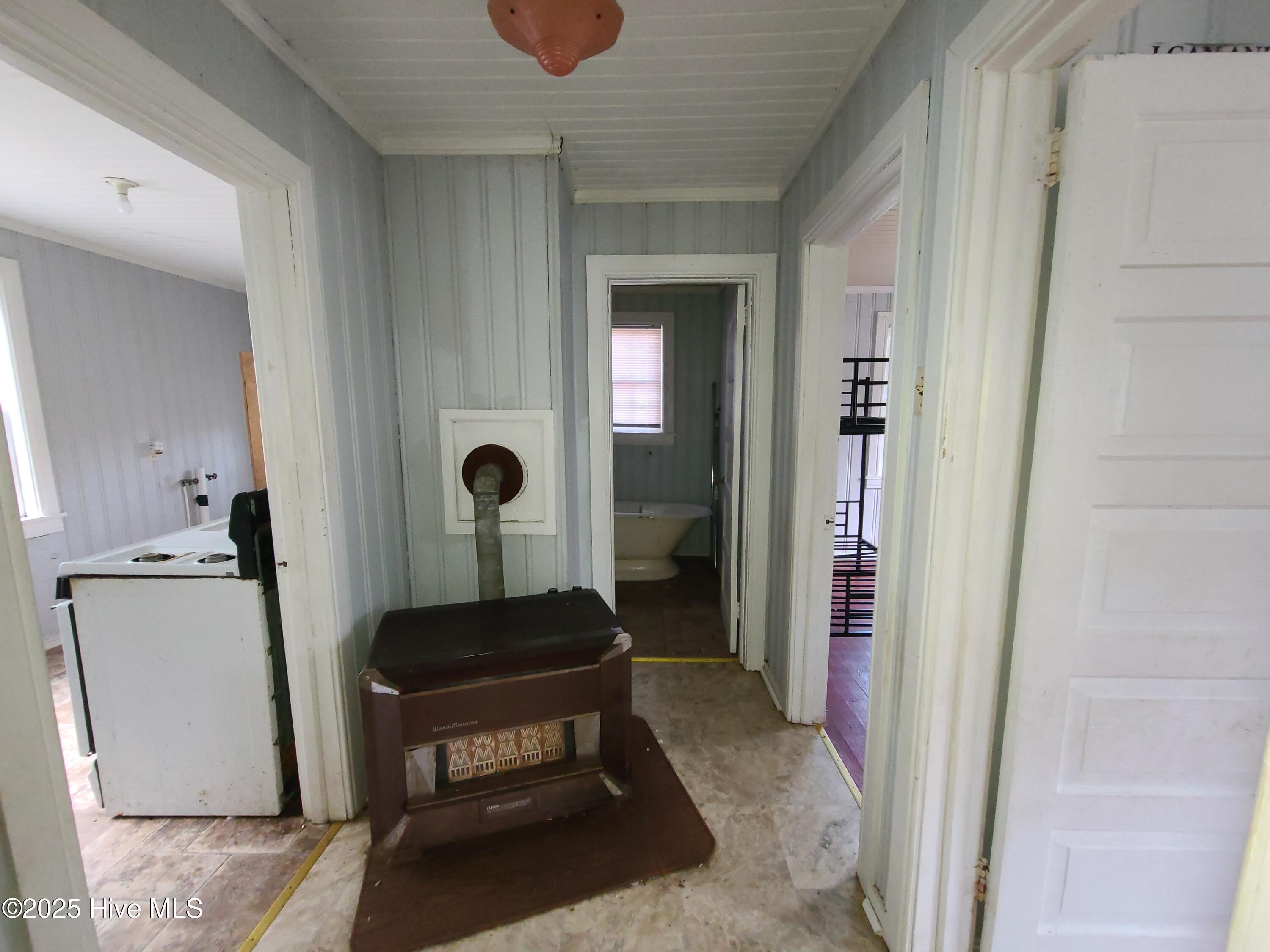 212 Clay Street Kinston, NC 28501 - Photo 5 of 12 20251126_095308