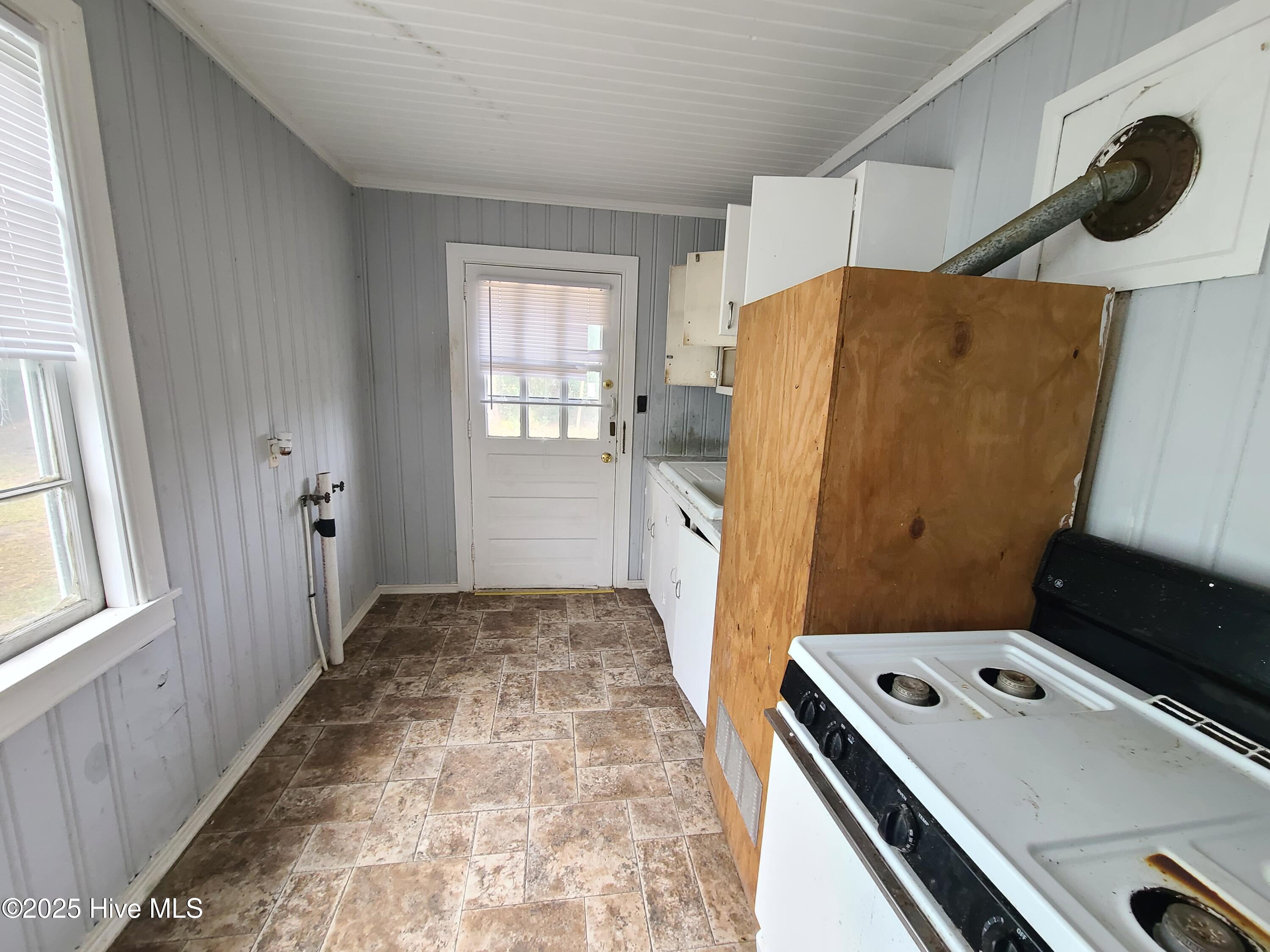 212 Clay Street Kinston, NC 28501 - Photo 7 of 12 20251126_095042