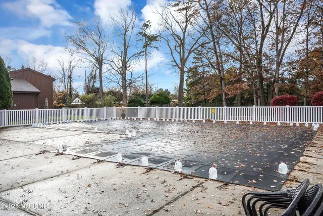 $415,000 | 19 Moholo Court, Brick, NJ 08723