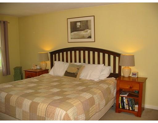 136 Hunter Road Uxbridge, MA 01569 - Photo 12 of 25 Gallery Image 12