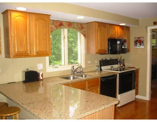 136 Hunter Road Uxbridge, MA 01569 - Photo 3 of 25 Gallery Image 3