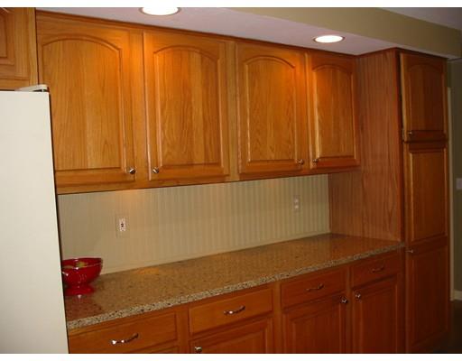 136 Hunter Road Uxbridge, MA 01569 - Photo 4 of 25 Gallery Image 4