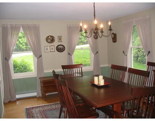 136 Hunter Road Uxbridge, MA 01569 - Photo 6 of 25 Gallery Image 6
