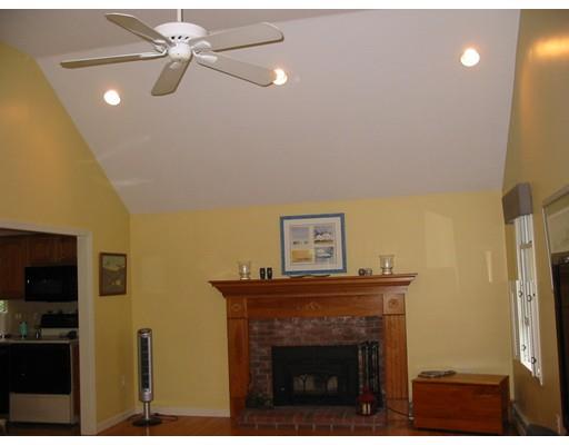 136 Hunter Road Uxbridge, MA 01569 - Photo 8 of 25 Gallery Image 8