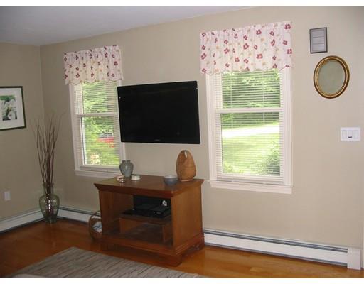 136 Hunter Road Uxbridge, MA 01569 - Photo 10 of 25 Gallery Image 10