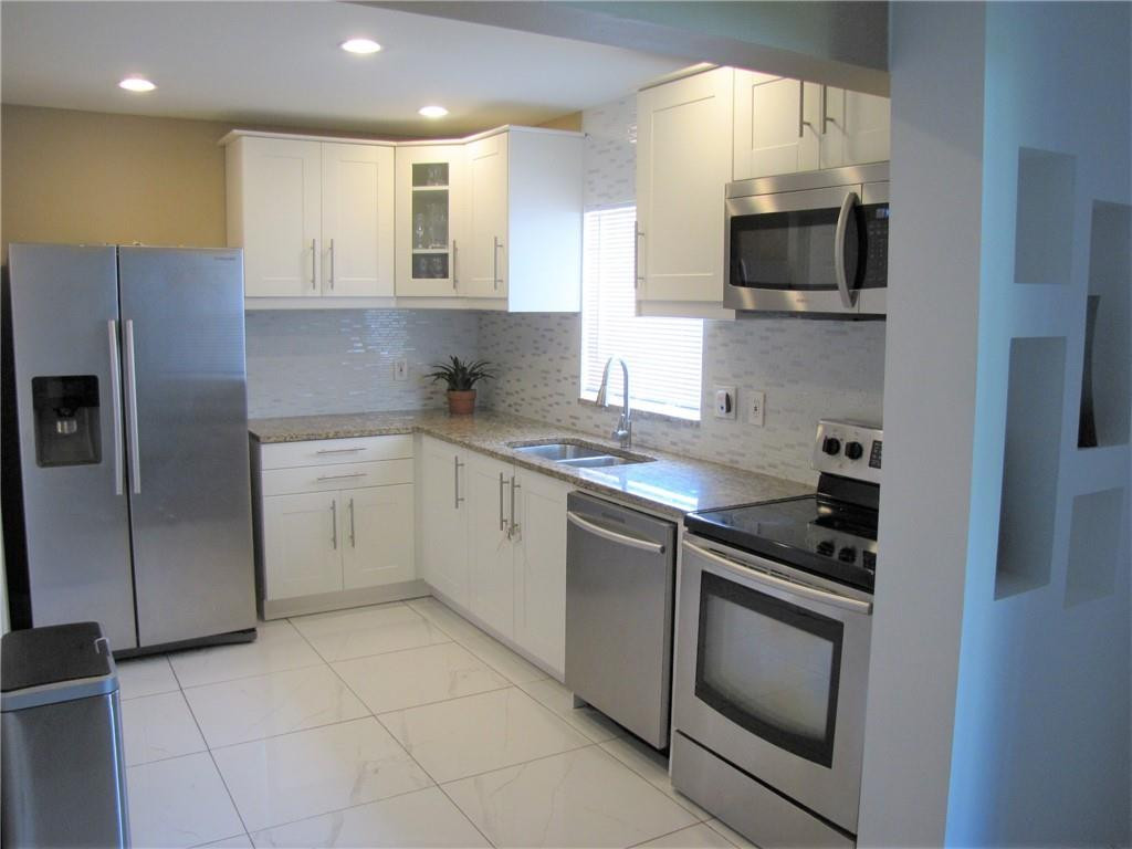 9492 Southampton Place Boca Raton, FL 33434 - Photo 8 of 35 Photo 8