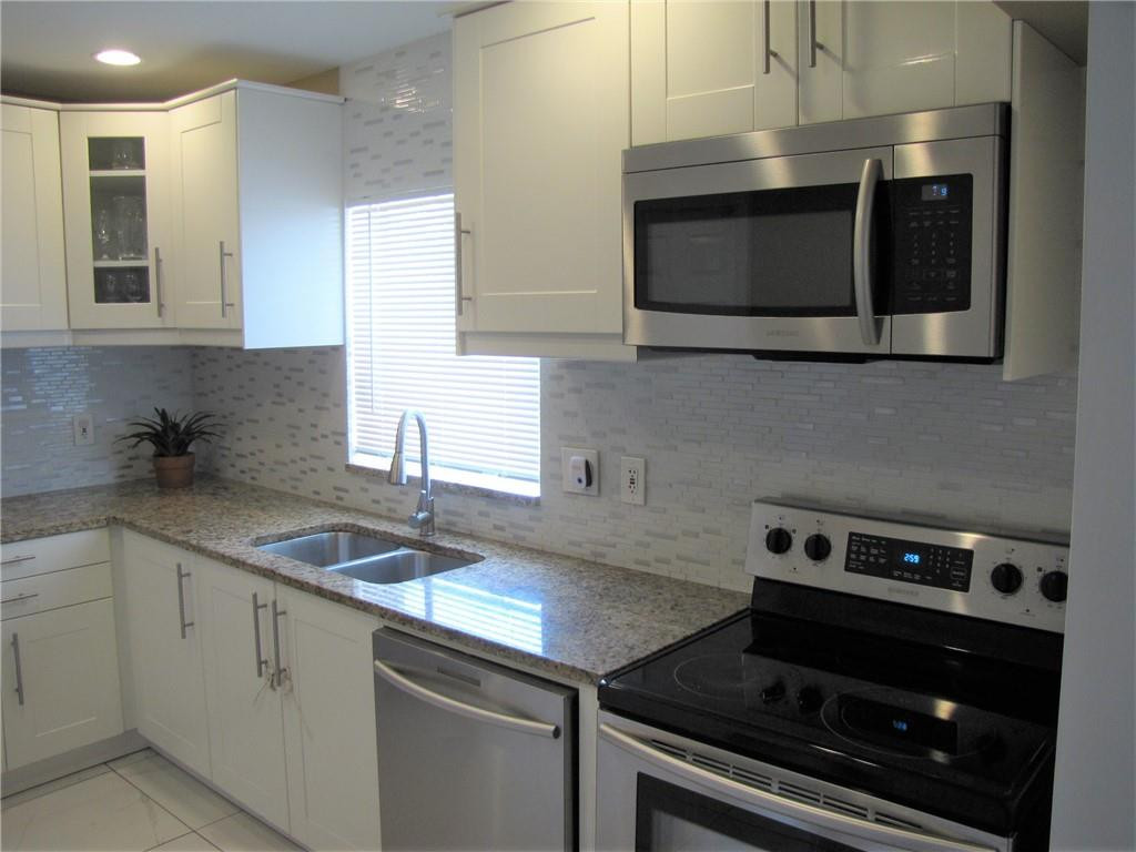 9492 Southampton Place Boca Raton, FL 33434 - Photo 10 of 35 Photo 10