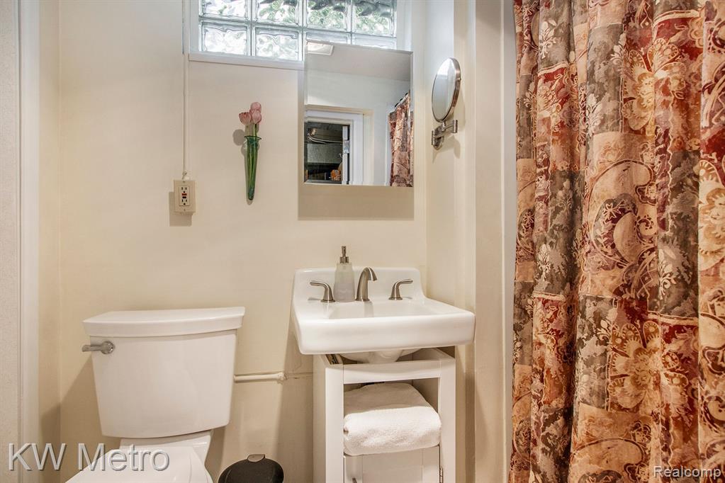 866 Cambridge Road Berkley, MI 48072 - Photo 25 of 36