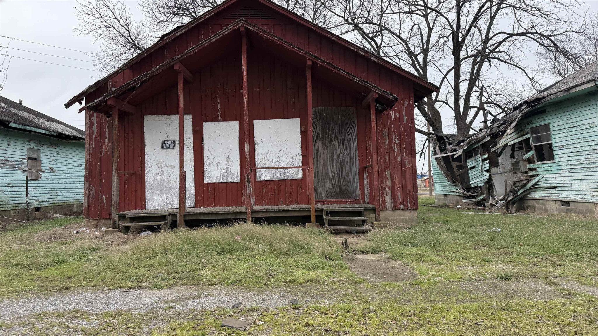 0 South 3rd Street West Helena, AR 72390 - Photo 27 of 32 a view of a small barn with a small yard