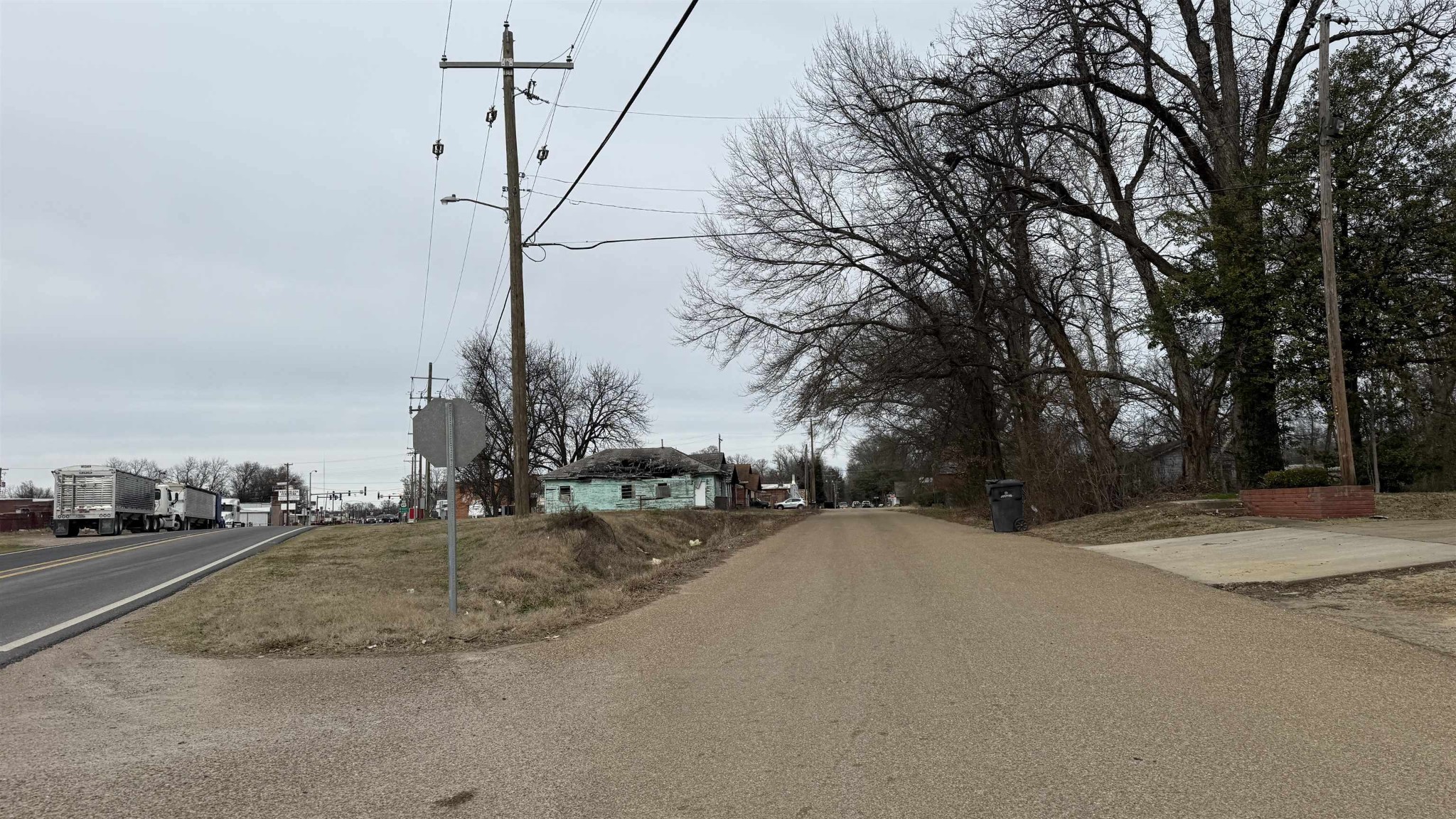 0 South 3rd Street West Helena, AR 72390 - Photo 31 of 32 a view of a road with a dry yard