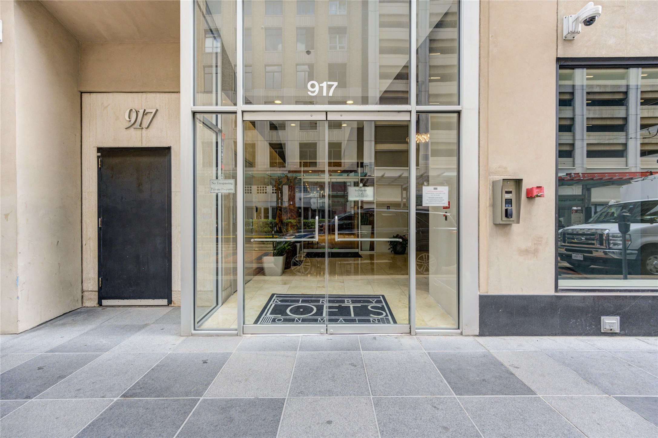 917 Main Street, Unit 1005 Houston, TX 77002 - Photo 2 of 32 Main Entrance